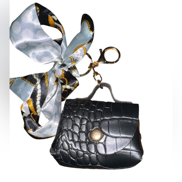 Elegant Black Croc-Embossed Keychain Pouch with Scarf - Picture 2 of 6